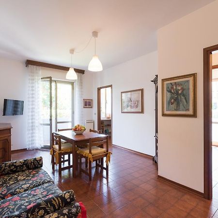 Comfort Beach House Marina di Massa Exterior foto